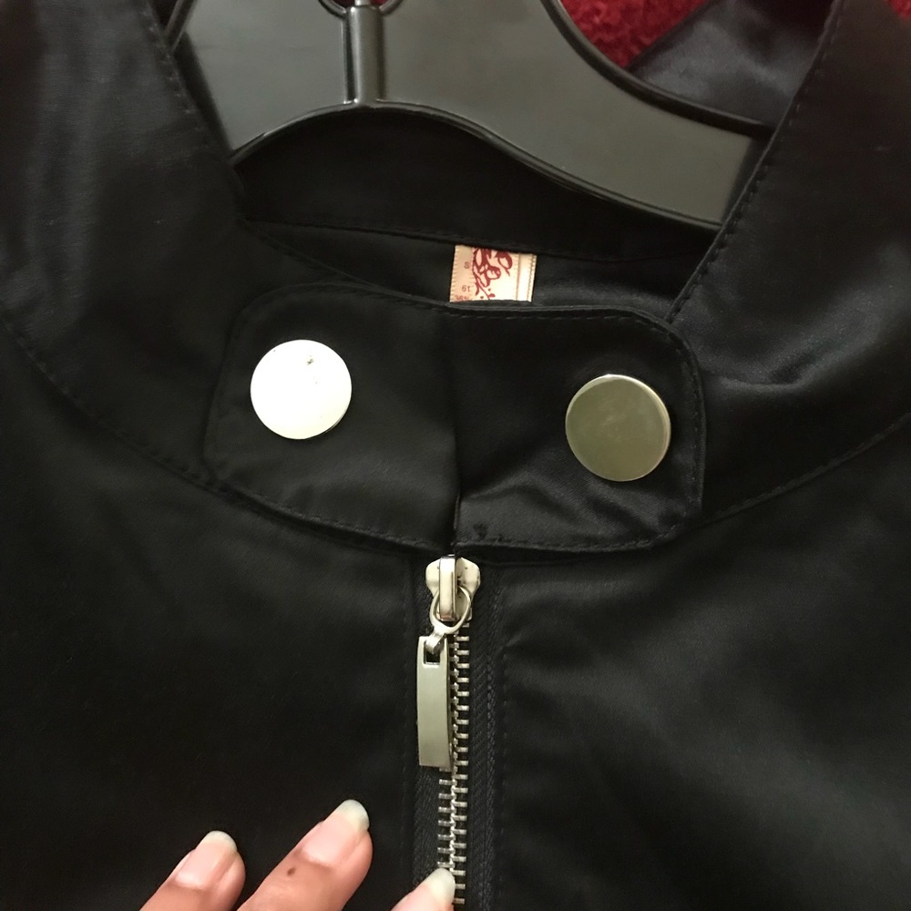 Black Jacket 🖤 - Picture 5 of 8